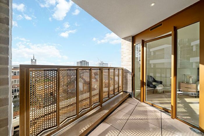 1 Bedroom Flat To Rent In Sutton Park House, SM1