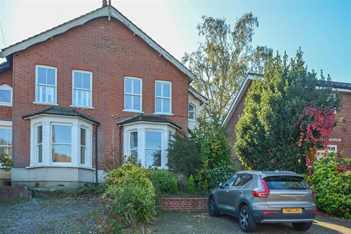 2 Bedroom Maisonette For Sale In Crescent Road, Warley, Brentwood, CM14