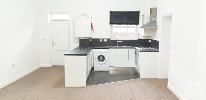 2 Bedroom Flat To Rent In South End, South Croydon, CR0