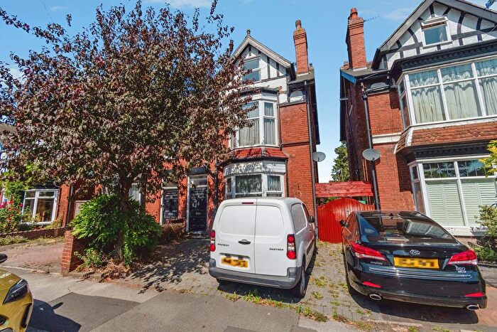 5 Bedroom Semi Detached House For Sale In The Crescent, Walsall, WS1