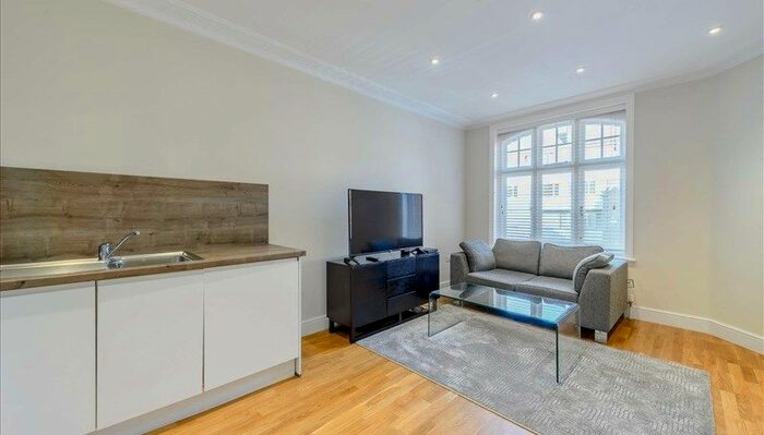 1 Bedroom Flat To Rent In Hamlet Gardens, London, W6