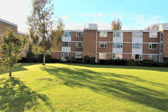 2 Bedroom Flat To Rent In Boreham Holt, Elstree WD6