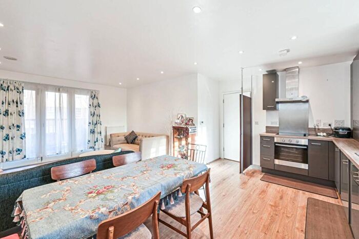 2 Bedroom Flat For Sale In Ashridge Close, Finchley, London, N3