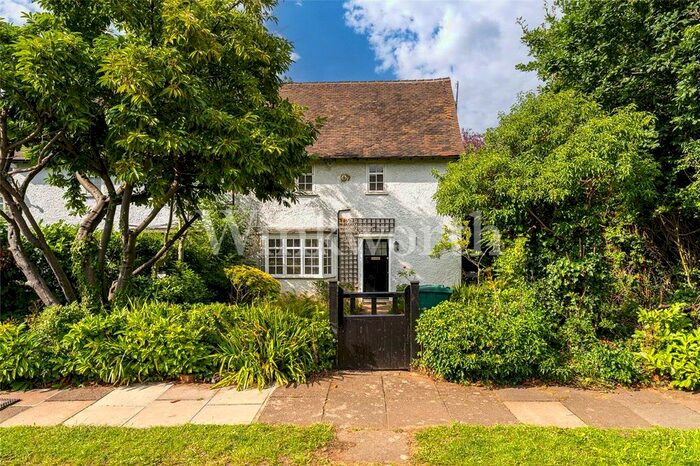 3 Bedroom Semi-Detached House To Rent In Oakwood Road, London, NW11