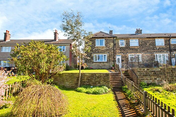 2 Bedroom End Terrace House For Sale In Woodlands Avenue, Halifax, HX3
