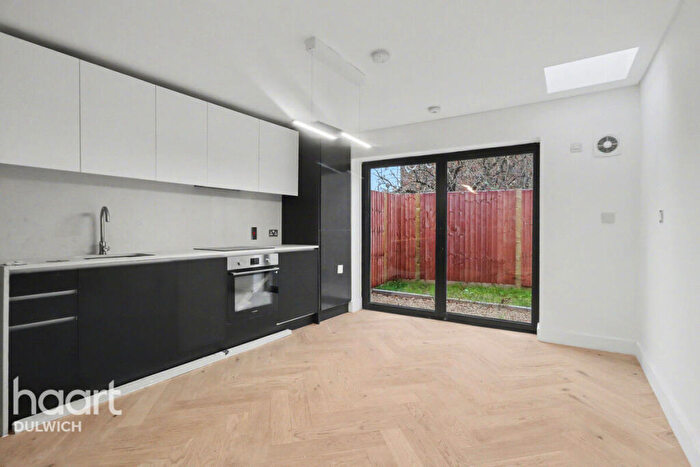 1 Bedroom Maisonette For Sale In Maple Close, Morden, CR4
