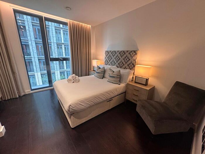 2 Bedroom Apartment To Rent In - Charles Clowes Walk, SW11