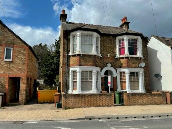 2 Bedroom Maisonette To Rent In Beddington Lane, Croydon, CR0