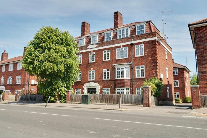 3 Bedroom Flat To Rent In Bellamy House, Garratt Lane, London, Greater London, SW17