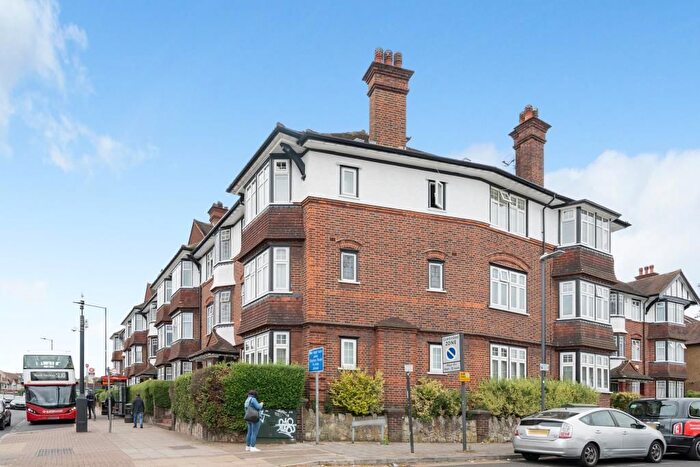 3 Bedroom Flat To Rent In Kenton Road, Harrow, HA3