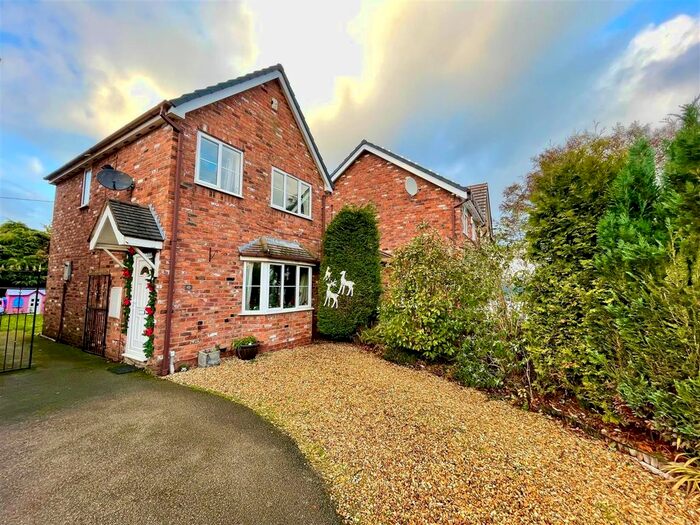 3 Bedroom Detached House For Sale In The Paddock, Hassall Green, Sandbach CW11