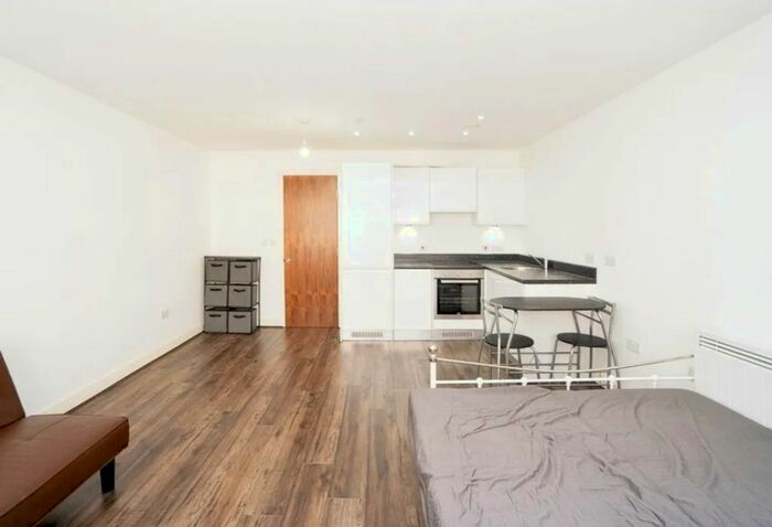 Studio To Rent In Cholmley Gardens, London, NW6