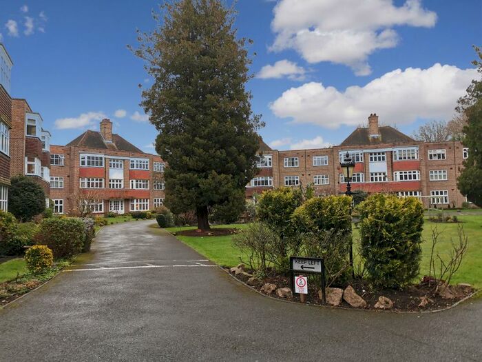 2 Bedroom Apartment To Rent In Esher, KT10