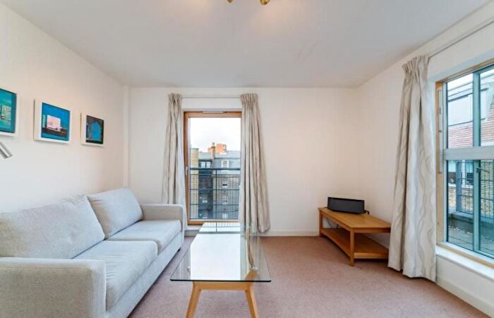 2 Bedroom Flat To Rent In Hallam Street, Fitzrovia, London, W1W