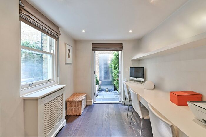 5 Bedroom End Of Terrace House For Sale In Drayton Gardens, London, SW10