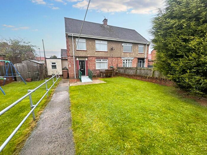 3 Bedroom Semi-Detached House For Sale In Kingsdale Avenue, Washington, Tyne And Wear, NE37