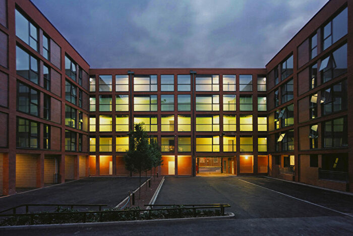 2 Bedroom Flat For Sale In Sapphire Heights, Tenby Street, Jewellery Quarter, Birmingham, B1
