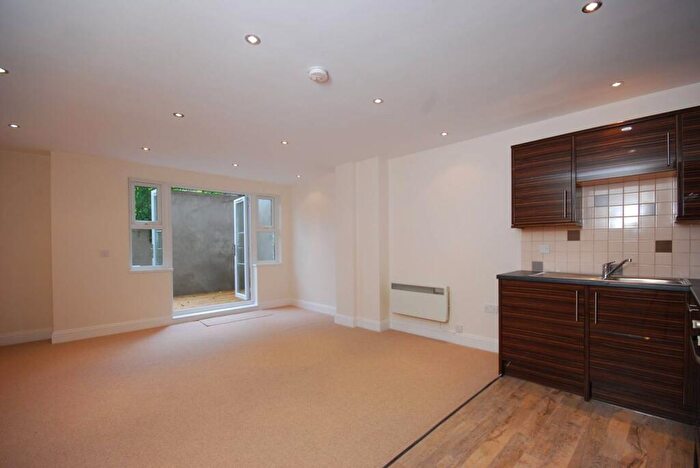 1 Bedroom Flat To Rent In Bird In Bush Road, Peckham, London, SE15