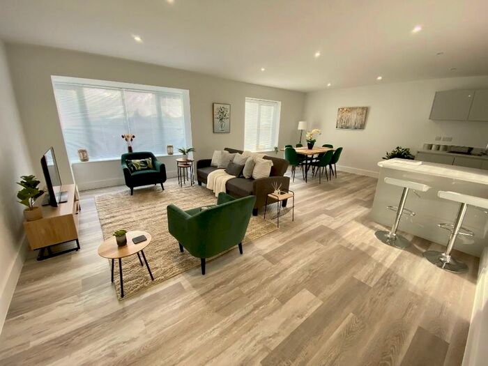 3 Bedroom Town House To Rent In Carbery Avenue, Bournemouth, Dorset, BH6