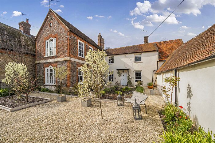 5 Bedroom Detached House For Sale In Chilterns, Warborough, OX10