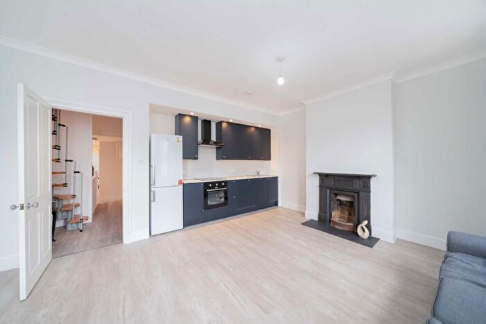 3 Bedroom Flat To Rent In Larch Road, Willesden Green, NW2