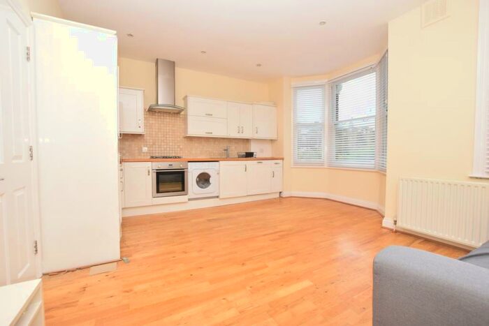 2 Bedroom Flat To Rent In Morna Road Camberwell, SE5