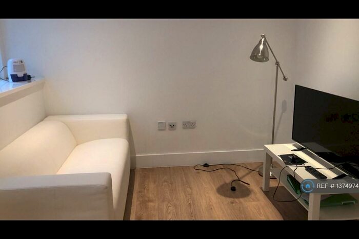 1 Bedroom Flat To Rent In Hanover House, Reading, RG1