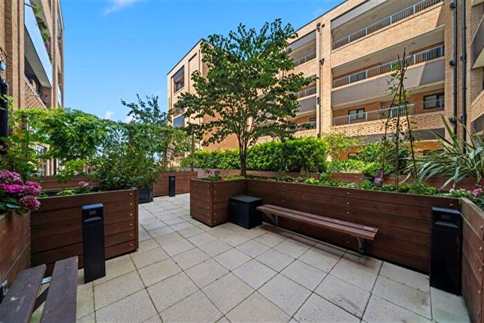 2 Bedroom Flat To Rent In Button House, Hackbridge, SM6
