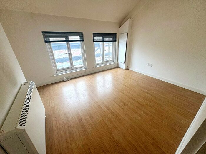 1 Bedroom Flat To Rent In Market Street, Eastleigh, SO50