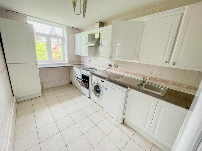 3 Bedroom Flat To Rent In Whiston Road, Haggerston, E2