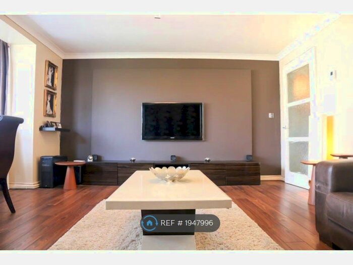 2 Bedroom Flat To Rent In Gainsborough House, Hove, BN3