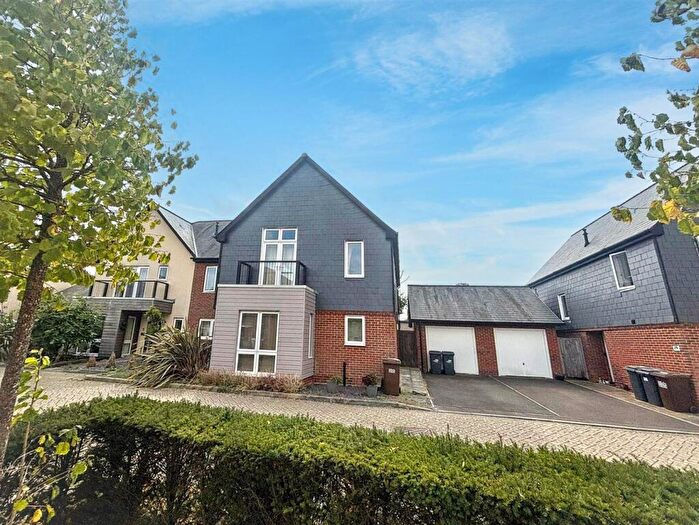 4 Bedroom Detached House For Sale In Buttercup Drive, Polegate, BN26