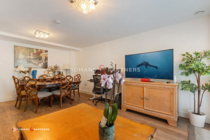 3 Bedroom Apartment To Rent In Copenhagen Court, Canada Water, SE8