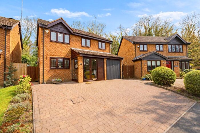 4 Bedroom Detached House For Sale In Hunters Oak, Hemel Hempstead, Hertfordshire, HP2
