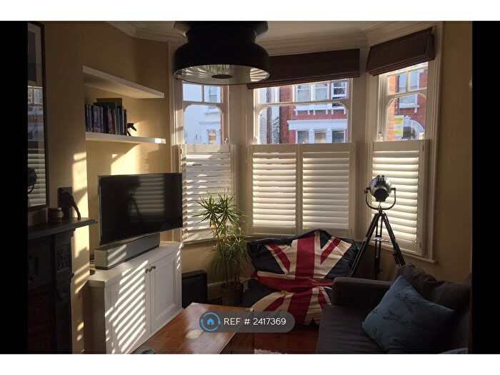 1 Bedroom Flat To Rent In Littlebury Road, London, SW4