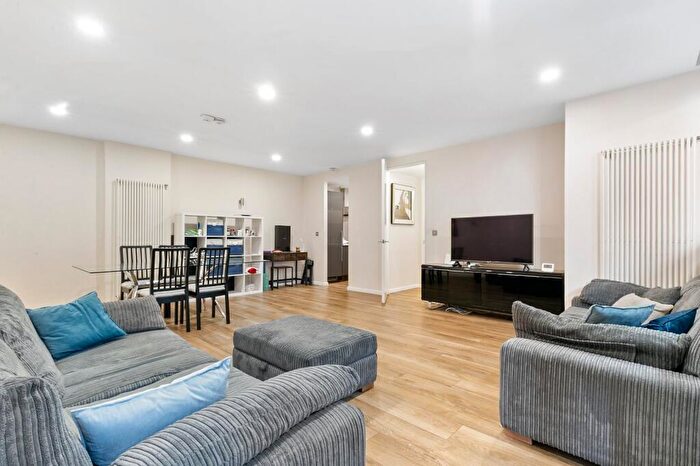 2 Bedroom Flat To Rent In Spaceworks Building, Plumbers Row, E1