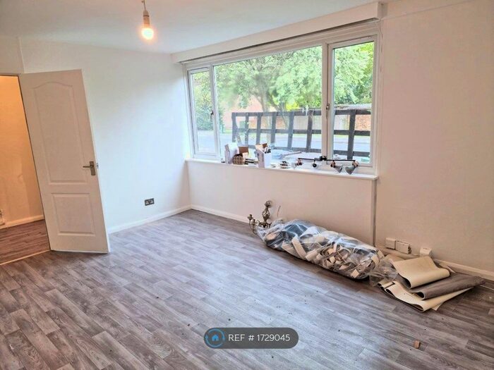 3 Bedroom Terraced House To Rent In Walsgrave Drive, Solihull, B92