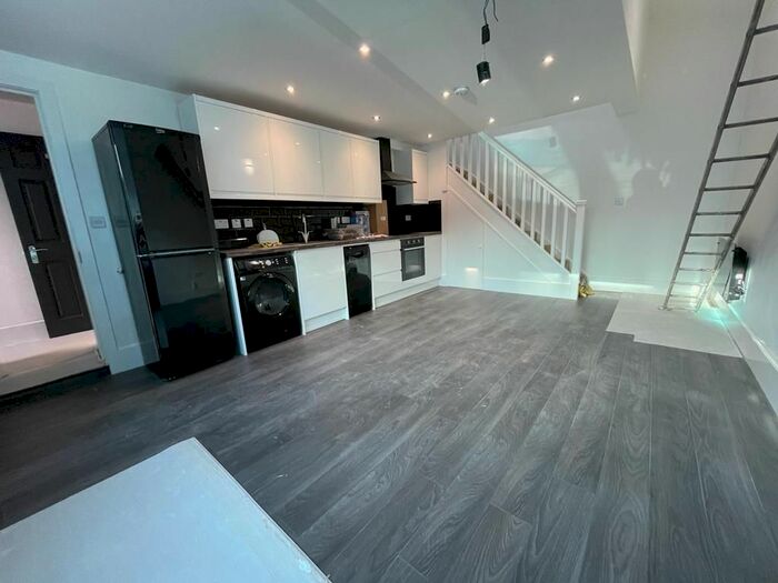 1 Bedroom Flat To Rent In Gordon Road, London W4