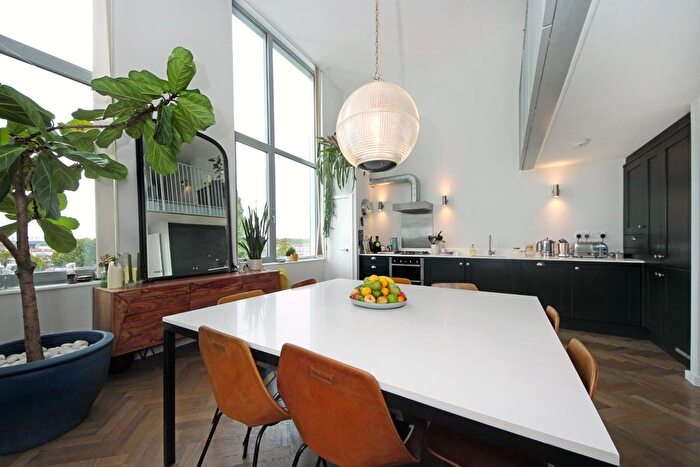 2 Bedroom Flat For Sale In Cowley Road, W3