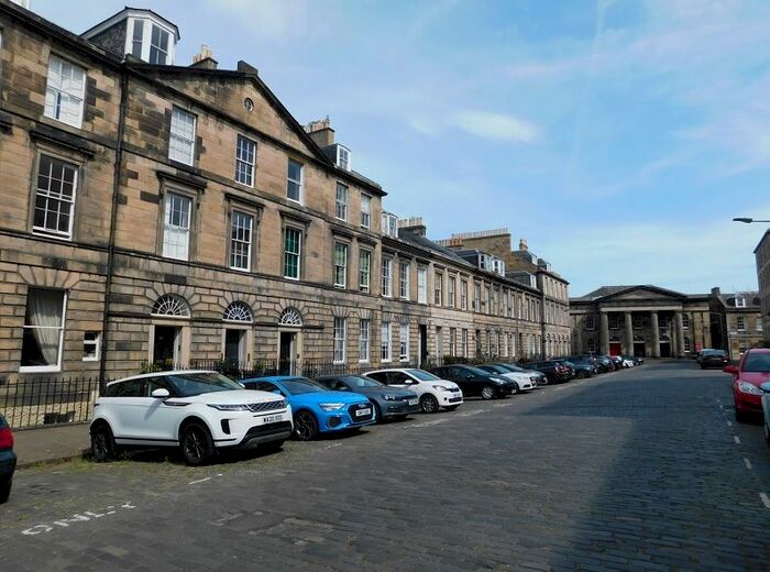 3 Bedroom Flat To Rent In Broughton Place, Edinburgh, EH1