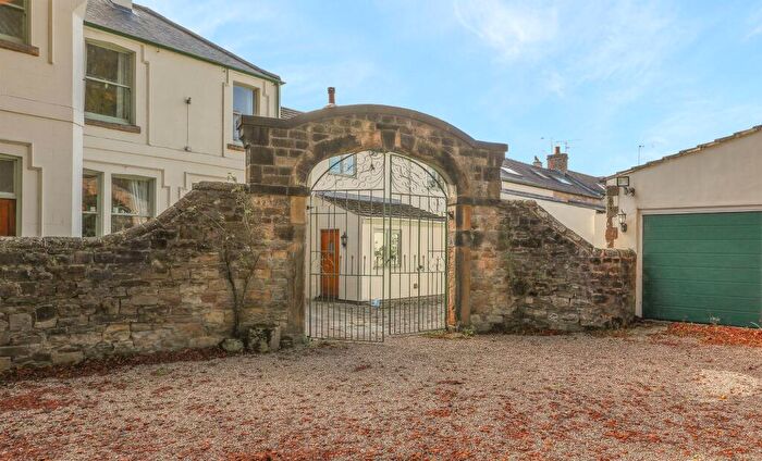 3 Bedroom Coach House To Rent In Walton House, Chesterfield, S42
