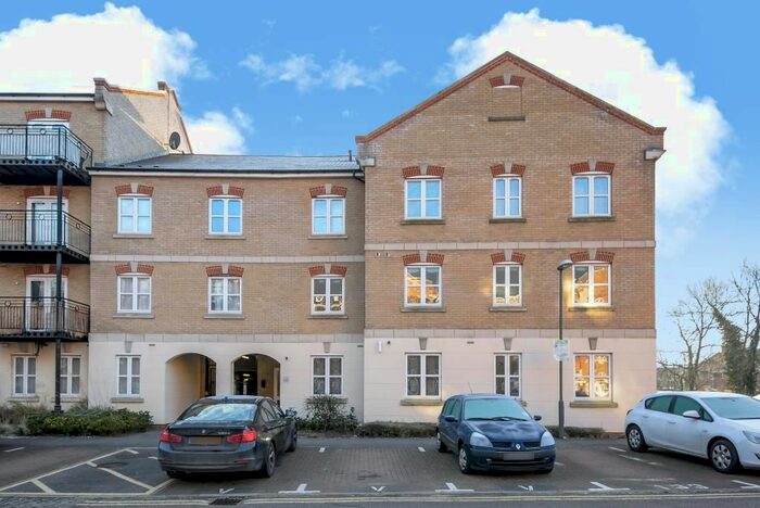 2 Bedroom Flat To Rent In Coxhill Way, Aylesbury, HP21