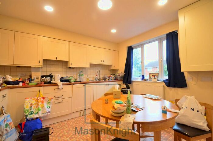 4 Bedroom Semi-Detached House To Rent In For Both Professionals/ Students And Families, Edgbaston, Birmingham, B5