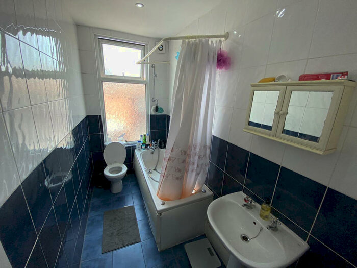 4 Bedroom House To Rent In Chapel Lane, Leeds, LS6