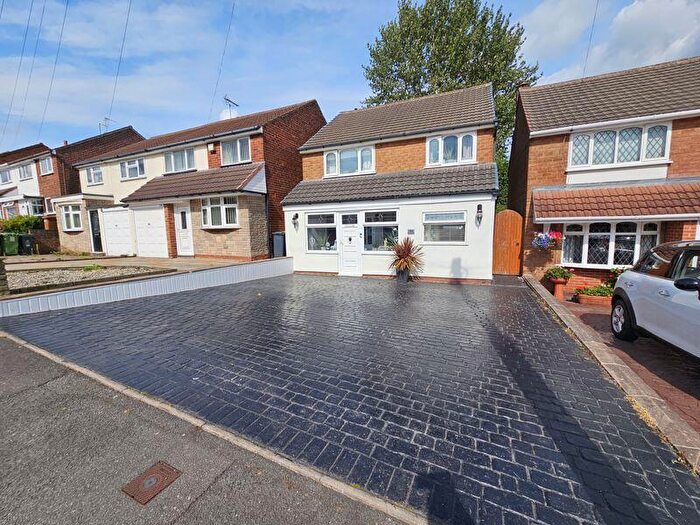 3 Bedroom Detached House For Sale In Stonehurst Road, Great Barr, Birmingham, B43
