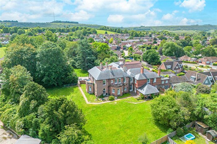 2 Bedroom Apartment For Sale In Elm Grove, Kingsclere, Newbury, Hampshire, RG20