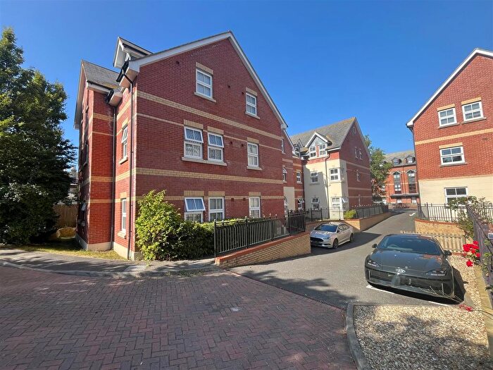 1 Bedroom Flat For Sale In Kirtleton Avenue, Weymouth, DT4