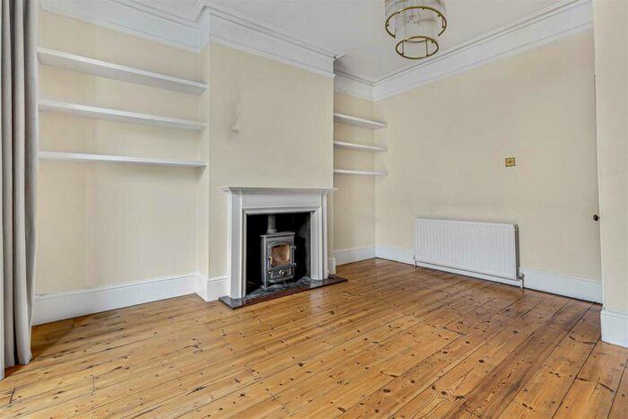 2 Bedroom Flat To Rent In Beechcroft Road, East Sheen, SW14