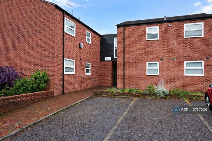 1 Bedroom Flat To Rent In Lytton Close, Debden, IG10