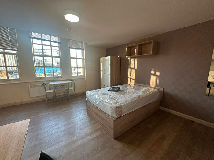 Studio To Rent In Alexandra House, Castlegate, Sheffield, South Yorkshire, S3